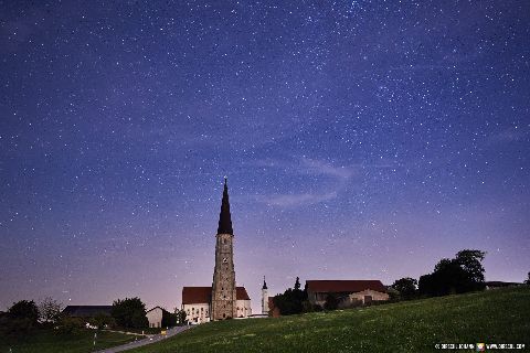 Gemeinde Zeilarn Landkreis Rottal-Inn Schildthurn Kirche Nacht Sterne (Dirschl Johann) Deutschland PAN